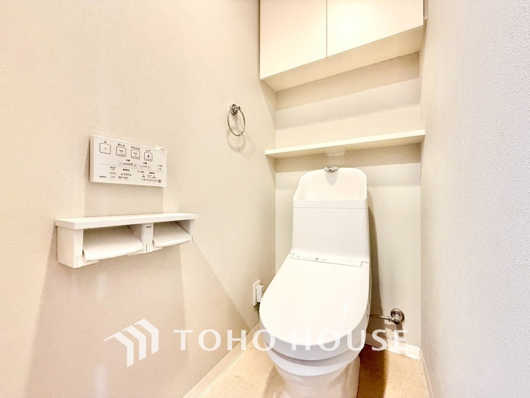 トイレ ◆トイレ◆トイレも全て新品に交換されており、清々しく新生活を始めることができます。白基調の清潔感のある空間に生まれ変わりました。