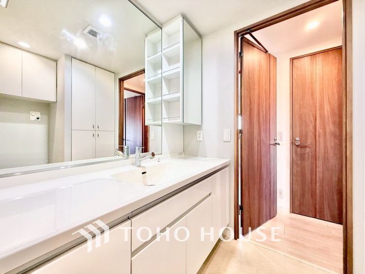 洗面 ◆洗面◆清潔感のある水回り。白で統一されたスタイリッシュな空間。毎日使う場所だから究極にシンプルにこだわりました。