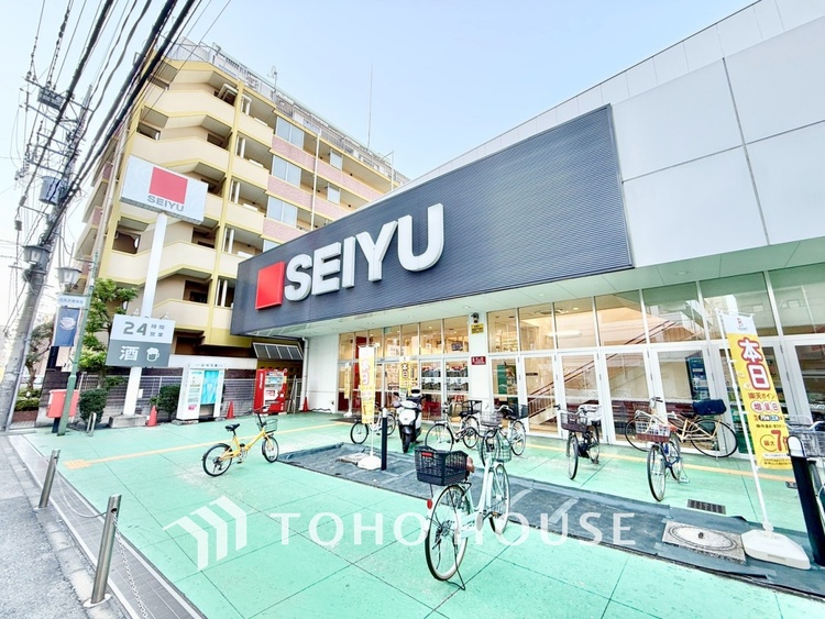 周辺 西友西所沢店まで80m。徒歩1分。駐車場も広い大型スーパー『西友』。24時間営業店内も広々としております。