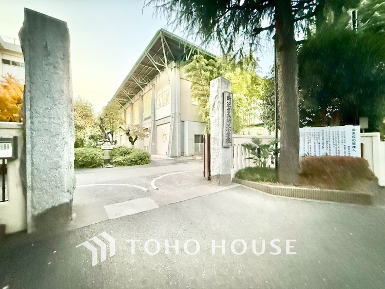 周辺 所沢市立所沢小学校まで700m。徒歩10分。明るく開放的な環境で、子供たちの自主性と協調性を育くむ教育を実践しています。地域との連携を大切にし、豊かな成長をサポートします。