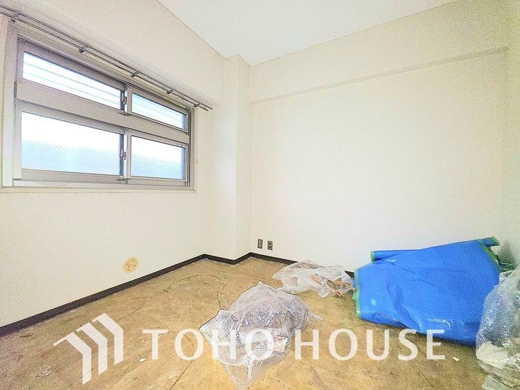 内装 現在リフォーム中。新しく生まれ変わる室内は、快適な暮らしを彩る空間へ。白を基調とした明るい内装、最新の設備が、あなたの新生活を豊かにします。完成を楽しみにお待ちください。