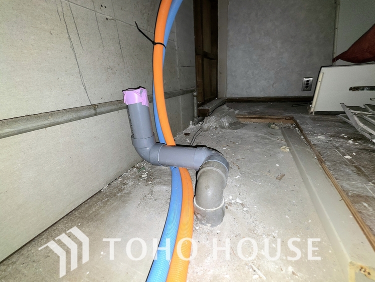 その他 現在リフォーム中。新しく生まれ変わる室内は、快適な暮らしを彩る空間へ。白を基調とした明るい内装、最新の設備が、あなたの新生活を豊かにします。完成を楽しみにお待ちください。