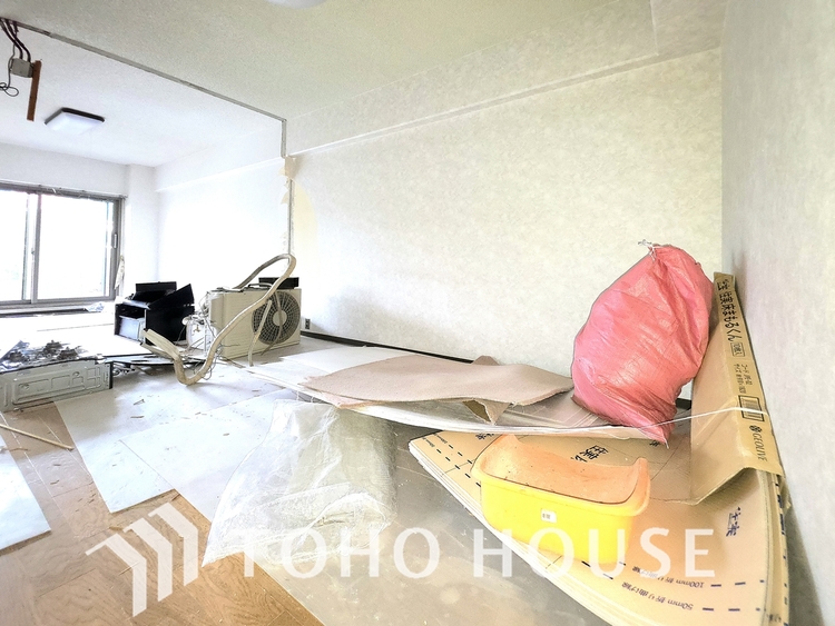 その他 現在リフォーム中。新しく生まれ変わる室内は、快適な暮らしを彩る空間へ。白を基調とした明るい内装、最新の設備が、あなたの新生活を豊かにします。完成を楽しみにお待ちください。