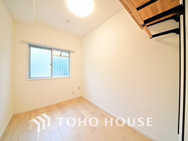 内装 採光もある洋室は、くつろぎのひと時を過ごすのにぴったり