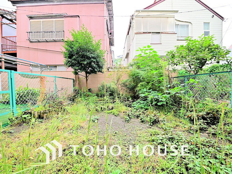 その他 広いお庭はガーデニングなど、ご家族の楽しめる場所の一つに