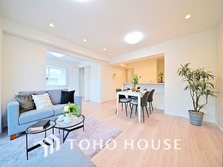 内装 上質な時間を育む暮らしのメインステージ。寛ぎとコミュニケーションを育む居心地のよい場所