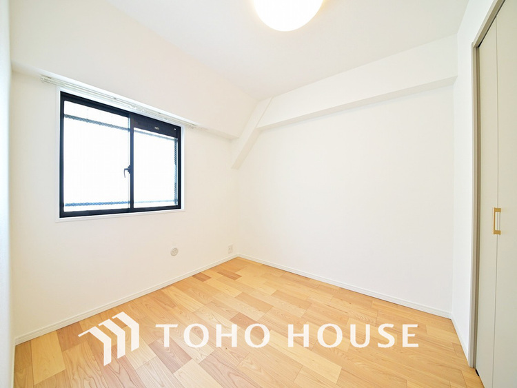 内装 採光もある洋室は、くつろぎのひと時を過ごすのにぴったり