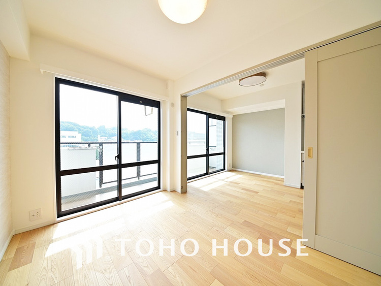 内装 シンプルですっきりとした室内は飽きのこない居心地の良い雰囲気です