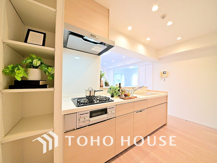 キッチン 落ち着きのあるカラーで統一された清潔感と気品が溢れるキッチン