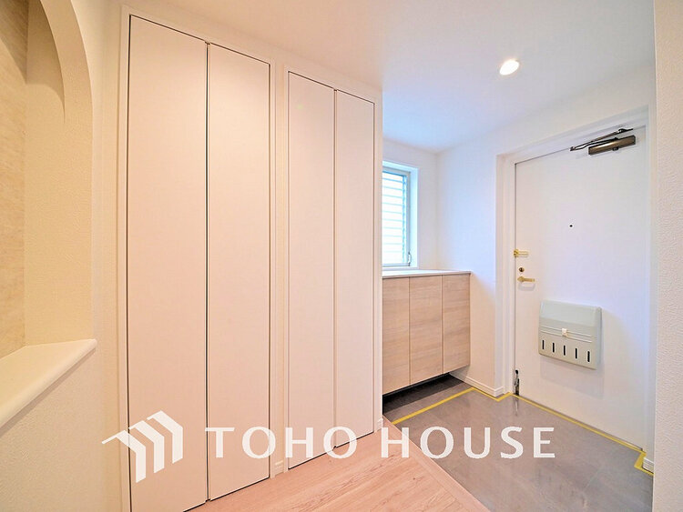 玄関 落ち着いた雰囲気の玄関、家族の帰りを暖かく迎えてくれます