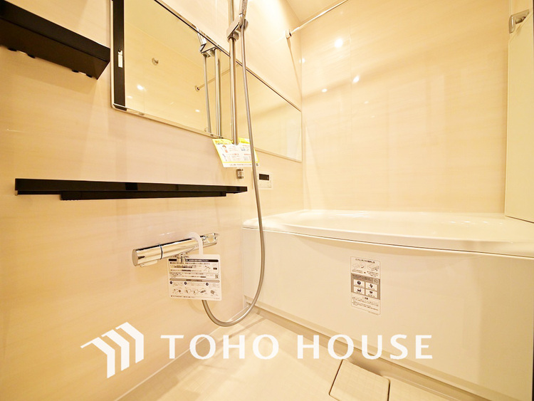 風呂 一日の疲れを癒すバスルームは、心地よいリラックスを叶える清潔感溢れる空間