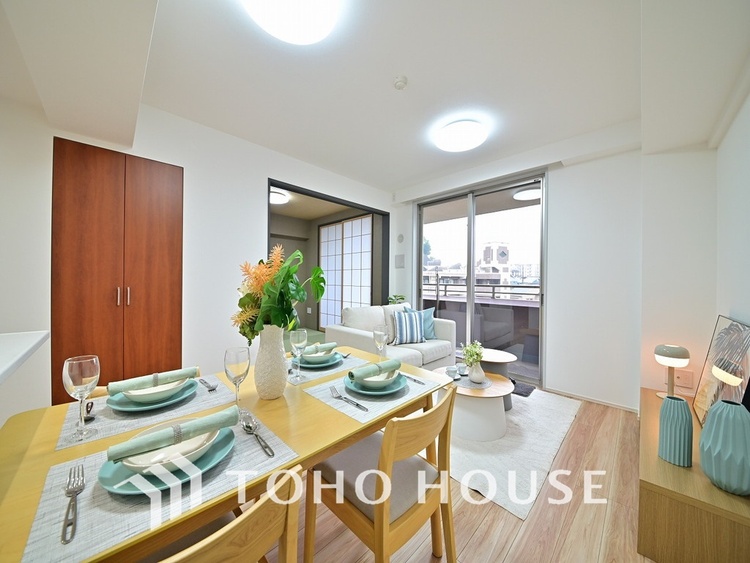 内装 広がりのある住空間、家族が集まるリビング・ダイニング