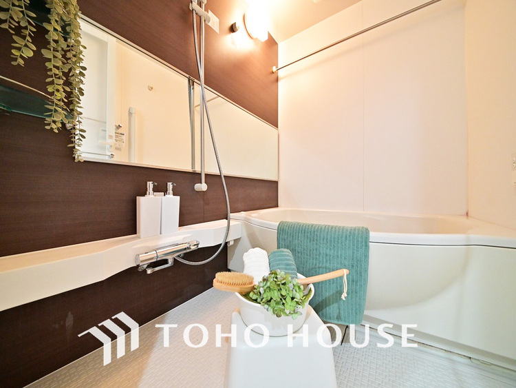 風呂 一日の疲れを癒すバスルームは、心地よいリラックスを叶える清潔感溢れる空間