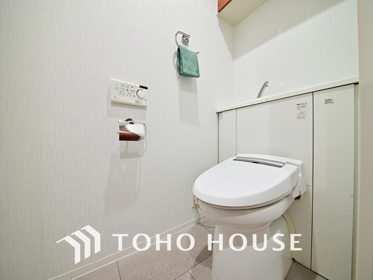 トイレ 清潔な洗浄機能付温水シャワートイレ