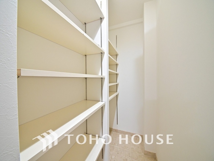 収納 大型荷物も安心、玄関にはたっぷり収納の「シューズインクローク」付きです