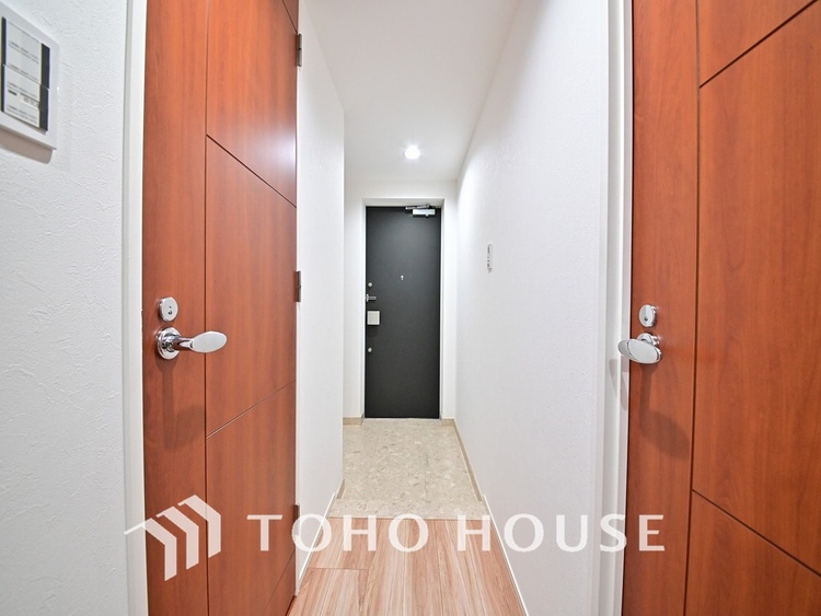 玄関 飾り過ぎないシンプルな内装の玄関