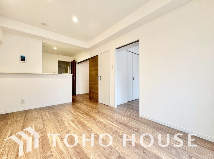 内装 ◆瀟洒な空間◆落ち着きのある彩が見事に調和させた瀟洒な空間を演出。ここに集まる家族の会話と笑顔が絶え間なく続く幸せな空間。