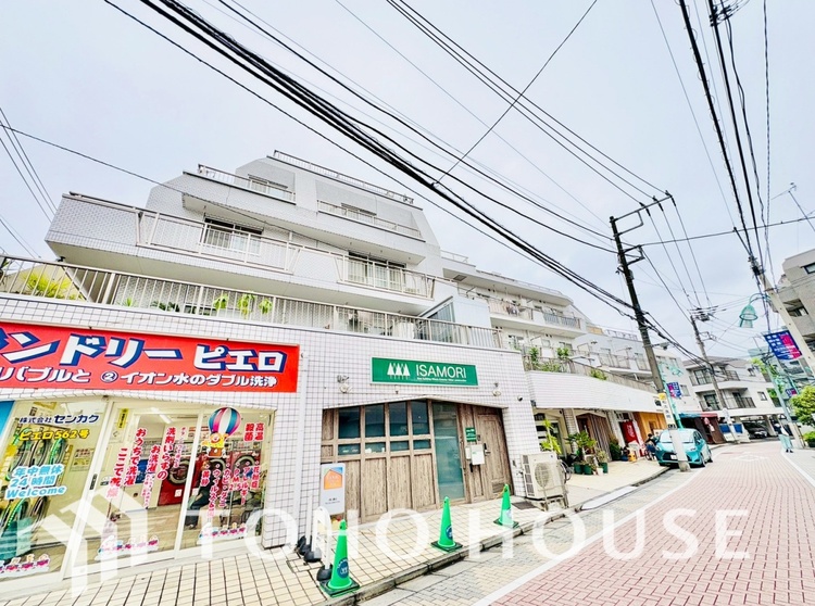 外観 漂う上質な空気感、マンションに入れば「おかえりなさい」と笑顔で迎えてくれるエントランス。最良の心配りを感じるマンションでした。