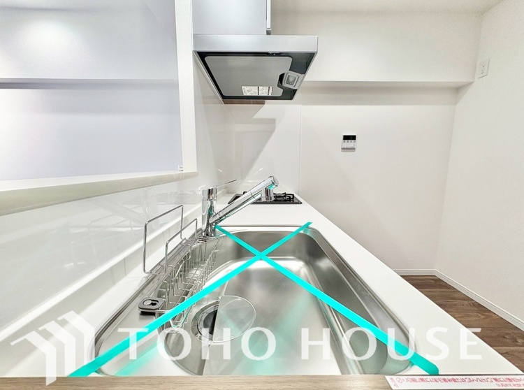 キッチン 手元の収納から、足元の収納までが全てスライド式で、奥のスペースまで有効に活用できます。奥まで上から見渡せるので、たまにしか使わない調理器具もサッと取出せます。