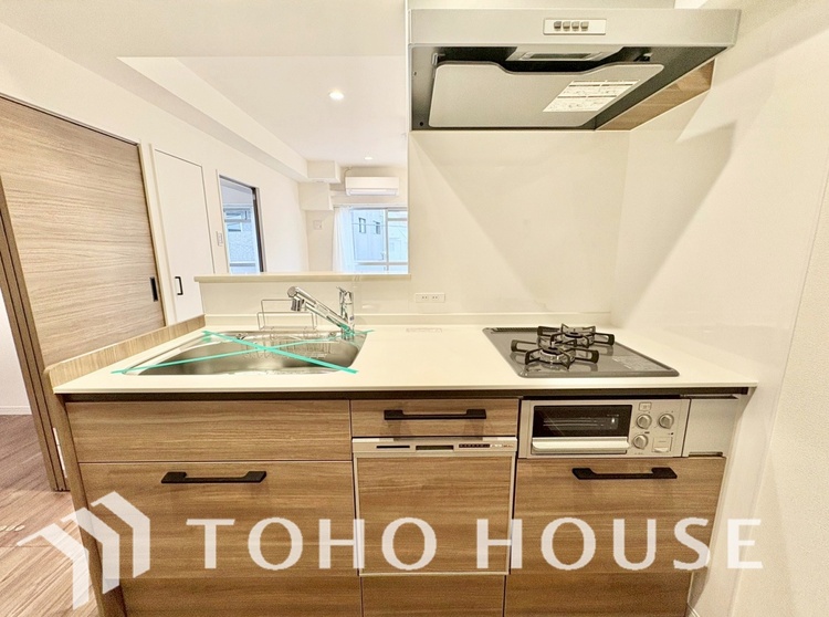 キッチン ◆愛育◆キッチンは家族の絆を育む大切な空間。シンプルで使い易いSystemKitchenで愉しく作る料理は愛情のある美味しいご馳走に。家族で使える広々としたダイニングキッチンです。