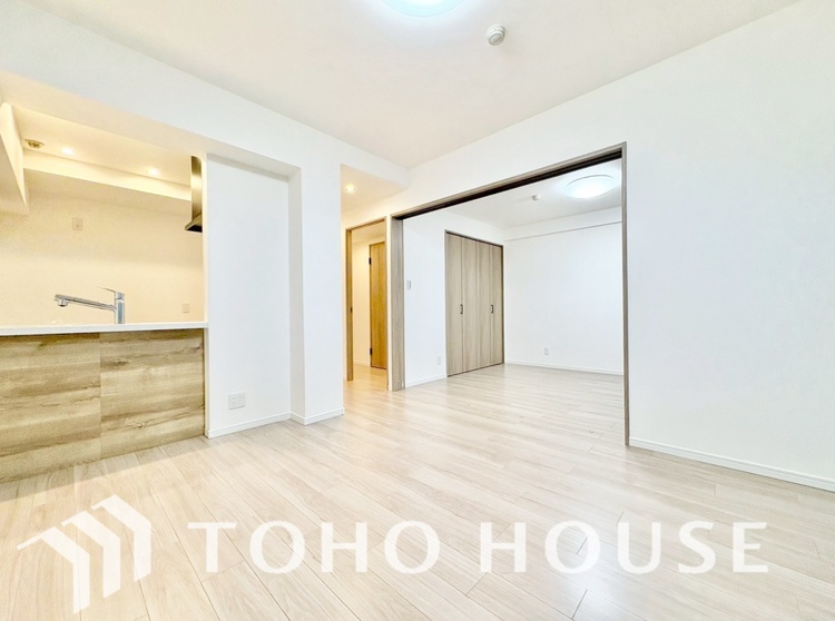 内装 ◆瀟洒な空間◆落ち着きのある彩が見事に調和させた瀟洒な空間を演出。ここに集まる家族の会話と笑顔が絶え間なく続く幸せな空間。