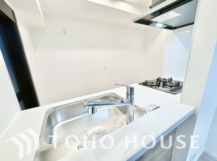 キッチン 手元の収納から、足元の収納までが全てスライド式で、奥のスペースまで有効に活用できます。奥まで上から見渡せるので、たまにしか使わない調理器具もサッと取出せます。