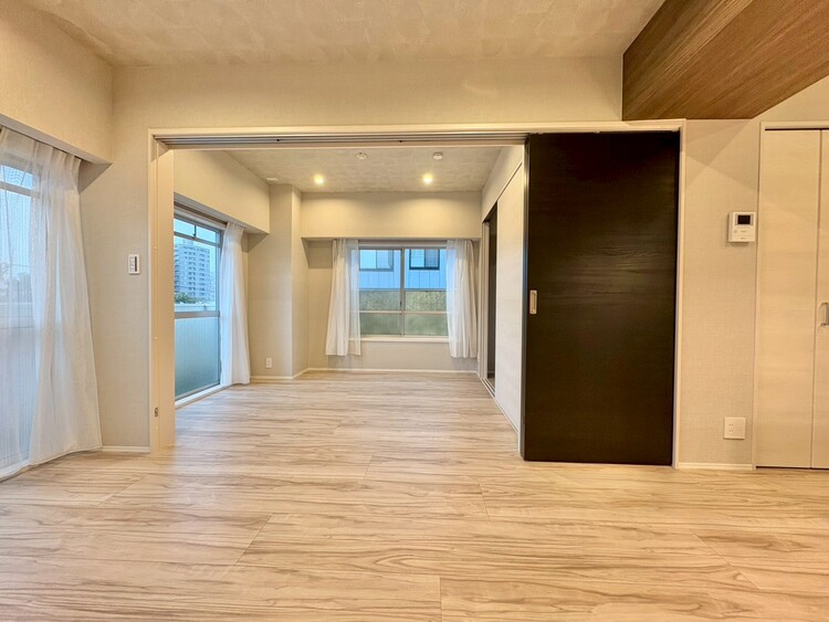 居間 伸びやかな空間のなかで、ゆったりとしたひとときを過ごせます。