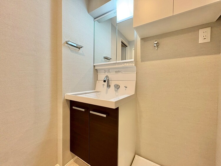 洗面 清潔感を感じられる洗面化粧台。