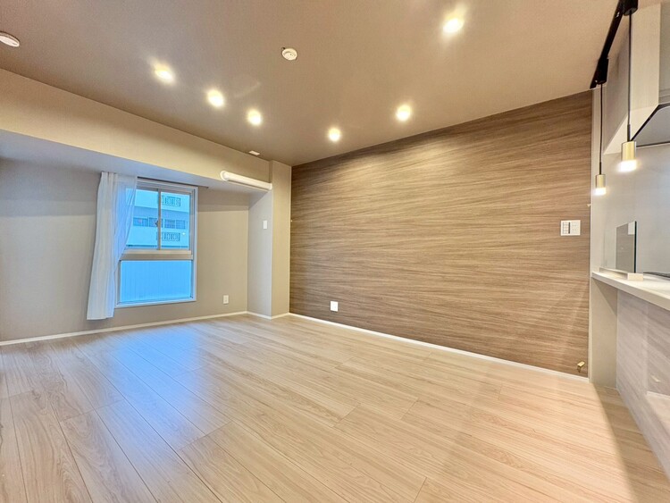 居間 通風・採光に優れ、心地よい光と風が溢れています。