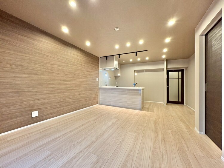 居間 伸びやかな空間のなかで、ゆったりとしたひとときを過ごせます。