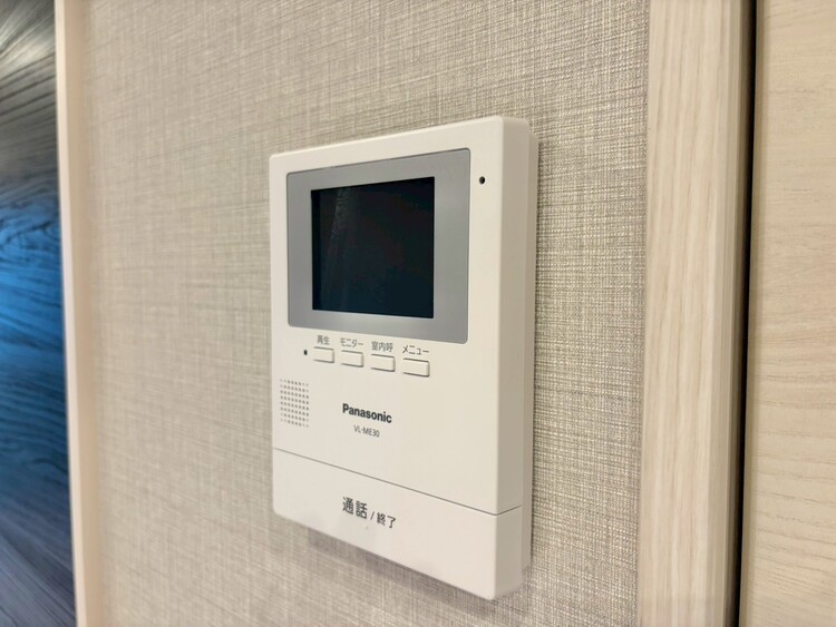 設備 誰が来てもわかる様にモニター付きインターホンを設置。