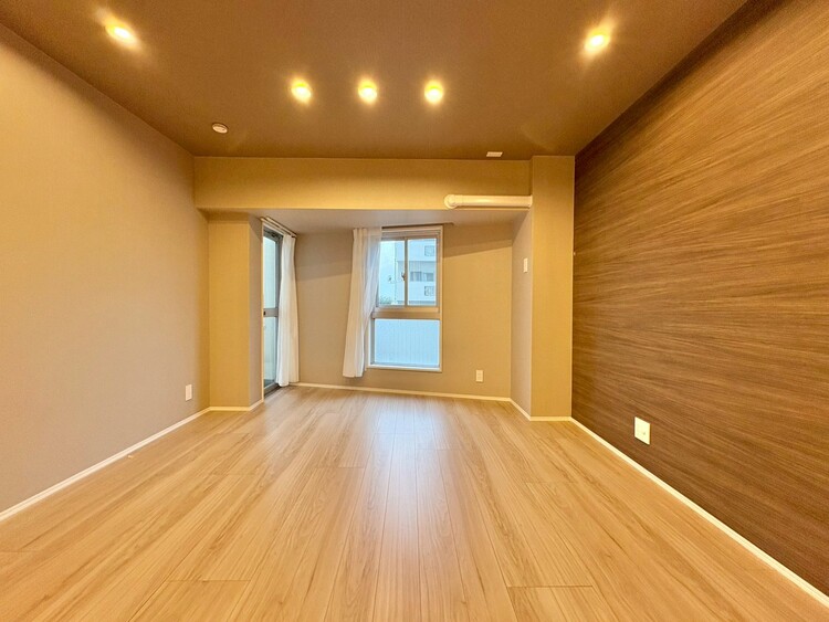 居間 落ち着いた雰囲気に包まれて、伸びやかな空間。