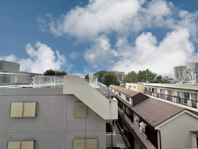 バルコニー 眺望や窓からの景色が良いと、家で過ごす時間も快適です。