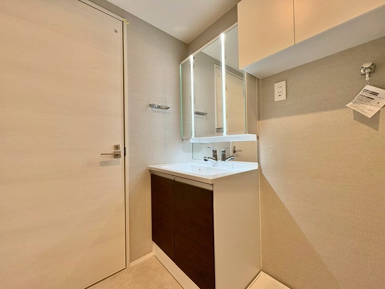 洗面 清潔感を感じられる洗面化粧台。