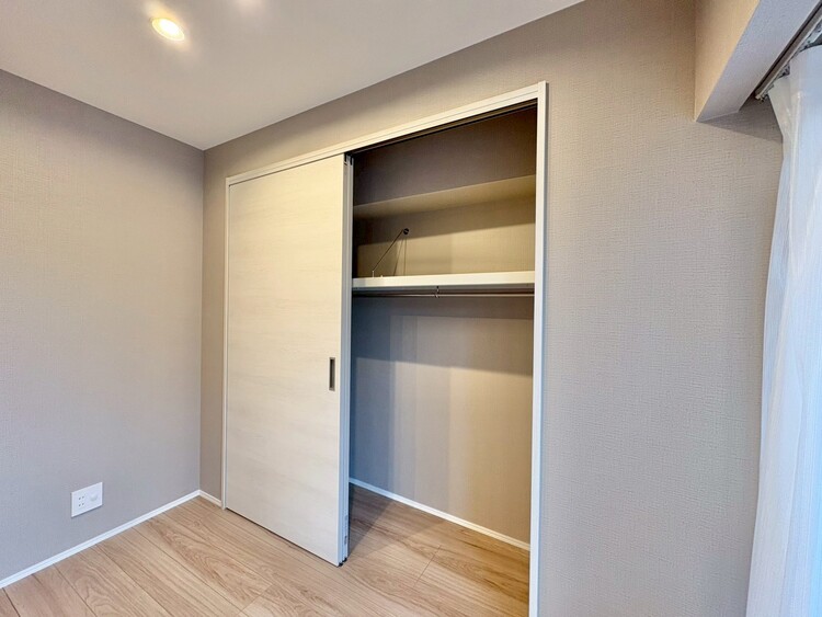 収納 家電やスーツケース、ストック品など何でも片付く嬉しい空間です。