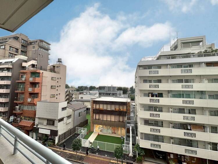 バルコニー 陽当たり・通風・開放感に恵まれた環境です。