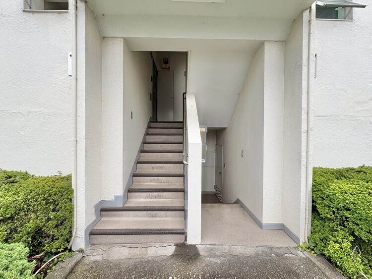 その他 上質感漂う玄関アプローチです。