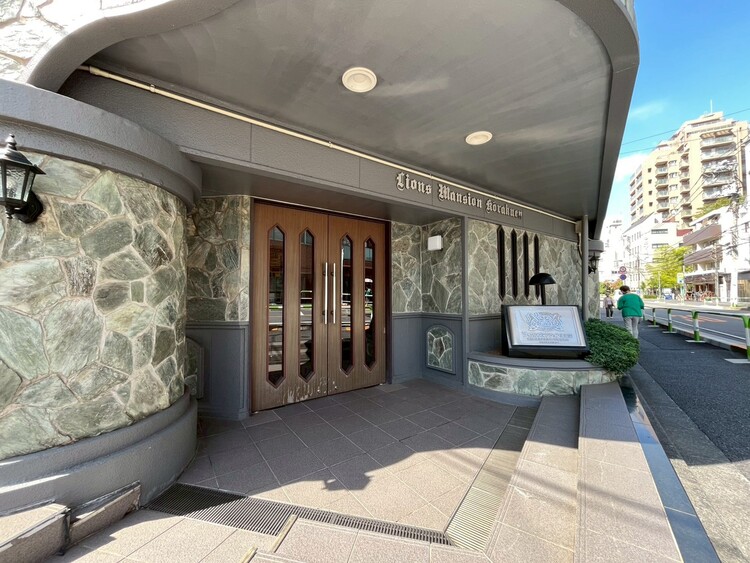 その他 上質感漂う玄関アプローチです。