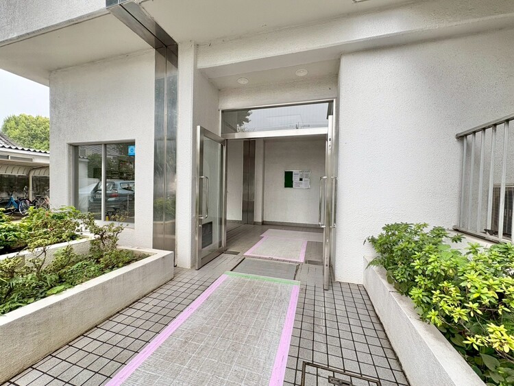 その他 上質感漂う玄関アプローチです。