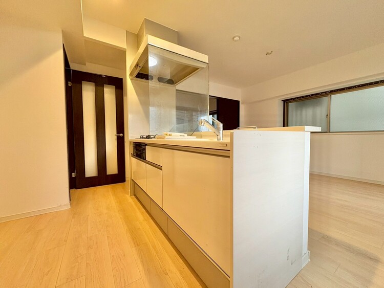 その他 開放感のあるキッチンスペース。調理をしながら、会話も弾みそうですね。※リフォーム前の写真です。