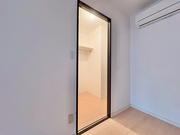 その他 収納スペースが付いていて、お部屋を広く使っていただけます。※リフォーム前の写真です。