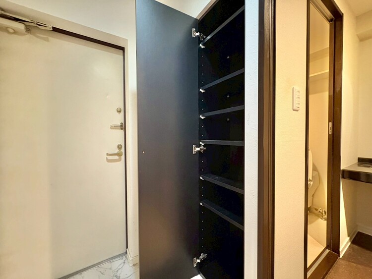 その他 家電やスーツケース、ストック品など何でも片付く嬉しい空間です。※リフォーム前の写真です。