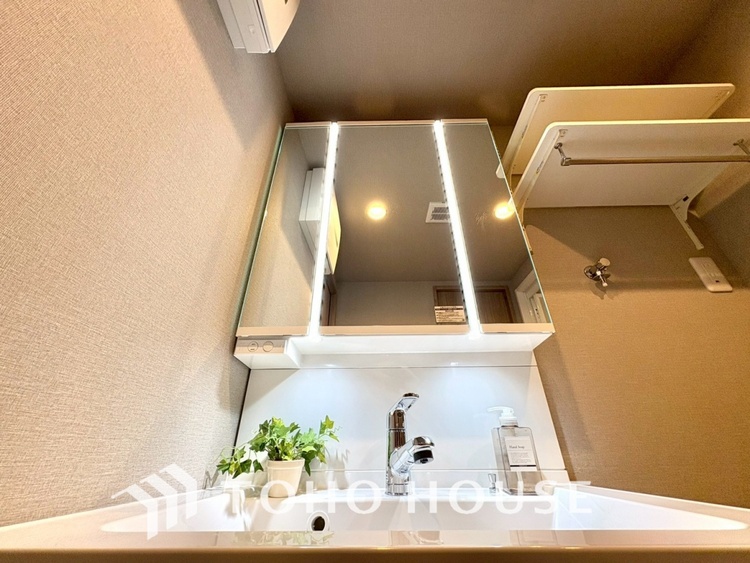 洗面 【WASHROOM】◆快適◆煌びやかな暮らしの中にも忘れたくない快適さ。大きな収納が助けてくれます。