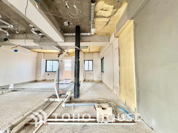 洗面 現在改装中◆快適◆煌びやかな暮らしの中にも忘れたくない快適さ。大きな収納が助けてくれます。