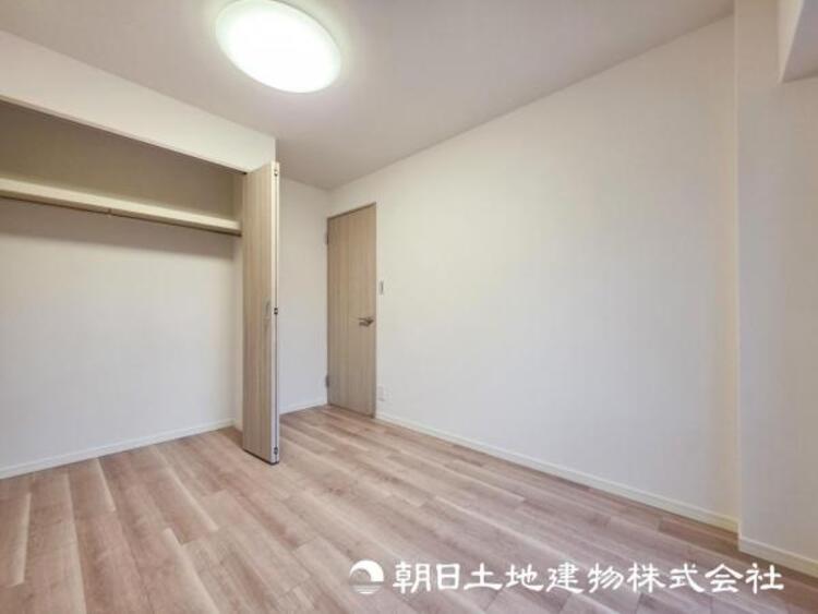 内装 【洋室】一人時間を快適にすごせるように、落ち着いて過ごせる癒しと寛ぎの空間が欲しい。そんな願いを叶えました。