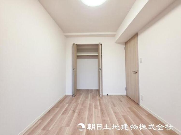 内装 【洋室】大切な家族一人ひとりの大切な個別空間。趣味・感性で個性的に飾って頂けるようシンプルに仕上げてあります。