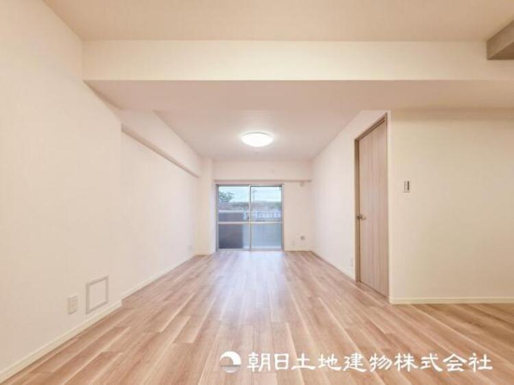 居間 【リビング】家族や友人との時間など１番多くの時間を過ごす空間だからこそ快適な空間を目指してプランニングしました。