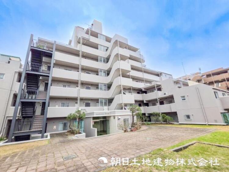 外観 【外観写真】時間のゆとりと空間、爽やかな陽光がもたらす光と風を贅沢なまでに感じる暮らしがここに始まります。