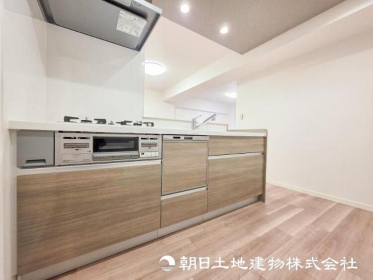 キッチン 【キッチン】シンプルでスタイリッシュなカウンターキッチンです。小さなお子様を安心して遊ばせながら家事ができます。