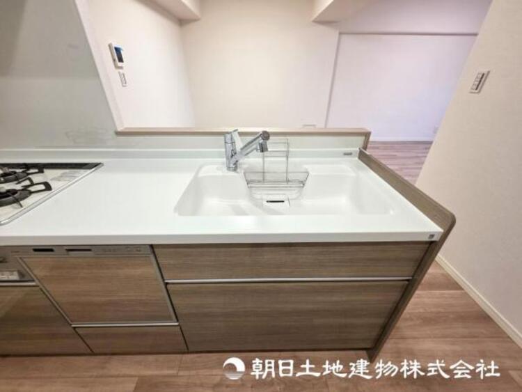 キッチン 【浄水器内蔵ハンドシャワー】蛇口をひねれば安心でおいしい水がいつでも飲めます。コストはなんとペットボトルの25分の１！